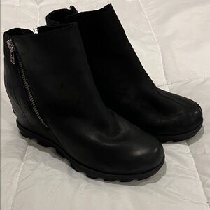 Sorel Black leather Ankle Booties with Side Zipper